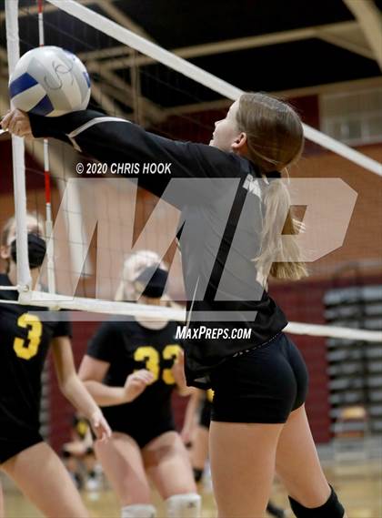 Thumbnail 3 in Salpointe Catholic vs. Mesquite photogallery.
