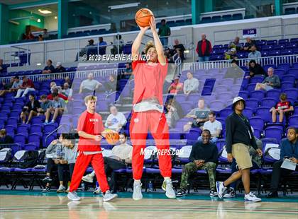 Thumbnail 3 in Mater Dei vs. Riviera Prep (City of Palms Classic) photogallery.