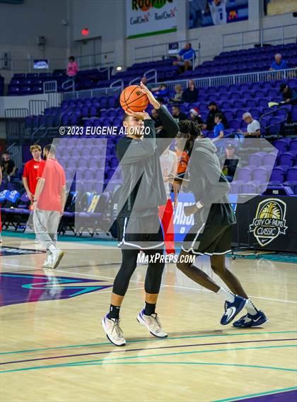 Thumbnail 3 in Mater Dei vs. Riviera Prep (City of Palms Classic) photogallery.