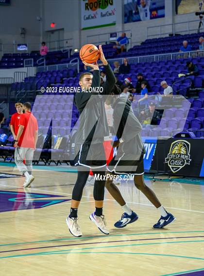 Thumbnail 1 in Mater Dei vs. Riviera Prep (City of Palms Classic) photogallery.