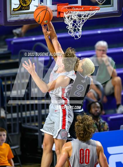 Thumbnail 1 in Mater Dei vs. Riviera Prep (City of Palms Classic) photogallery.