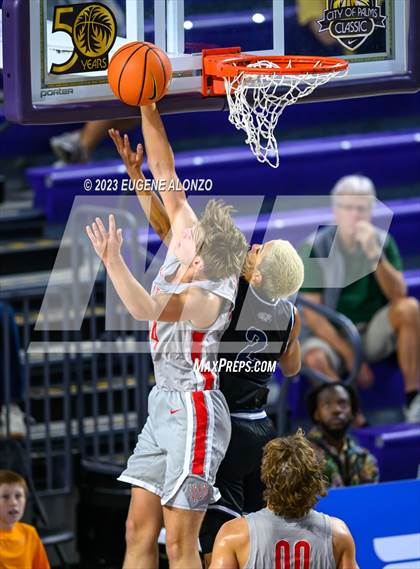 Thumbnail 1 in Mater Dei vs. Riviera Prep (City of Palms Classic) photogallery.