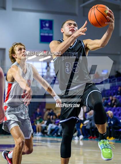 Thumbnail 3 in Mater Dei vs. Riviera Prep (City of Palms Classic) photogallery.