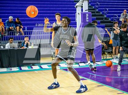 Thumbnail 2 in Mater Dei vs. Riviera Prep (City of Palms Classic) photogallery.