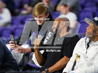 Thumbnail 3 in Mater Dei vs. Riviera Prep (City of Palms Classic) photogallery.
