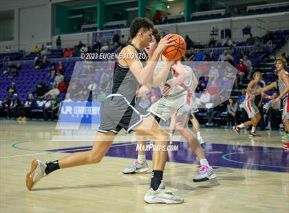 Thumbnail 2 in Mater Dei vs. Riviera Prep (City of Palms Classic) photogallery.