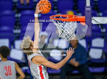 Thumbnail 3 in Mater Dei vs. Riviera Prep (City of Palms Classic) photogallery.
