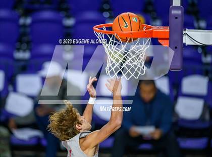 Thumbnail 2 in Mater Dei vs. Riviera Prep (City of Palms Classic) photogallery.