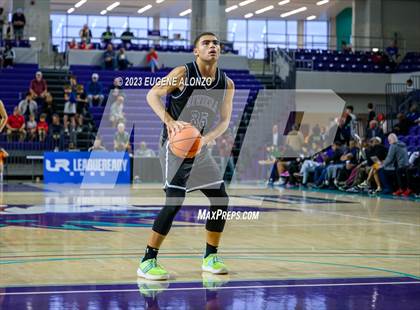 Thumbnail 3 in Mater Dei vs. Riviera Prep (City of Palms Classic) photogallery.
