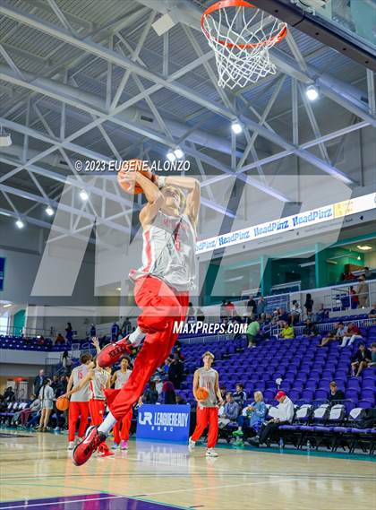Thumbnail 2 in Mater Dei vs. Riviera Prep (City of Palms Classic) photogallery.