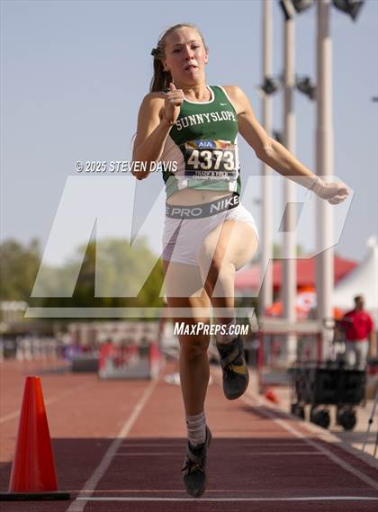 Thumbnail 2 in AIA Finals photogallery.