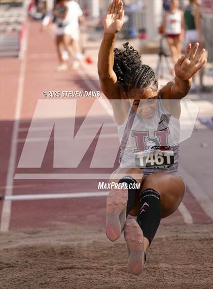 Thumbnail 1 in AIA Finals photogallery.