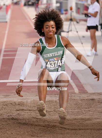 Thumbnail 2 in AIA Finals photogallery.