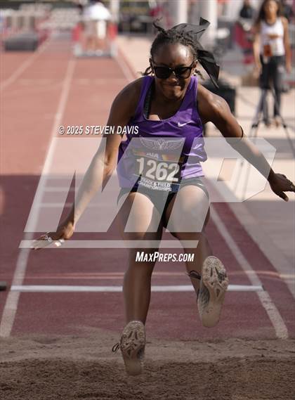 Thumbnail 3 in AIA Finals photogallery.