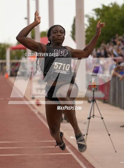 Thumbnail 3 in AIA Finals photogallery.