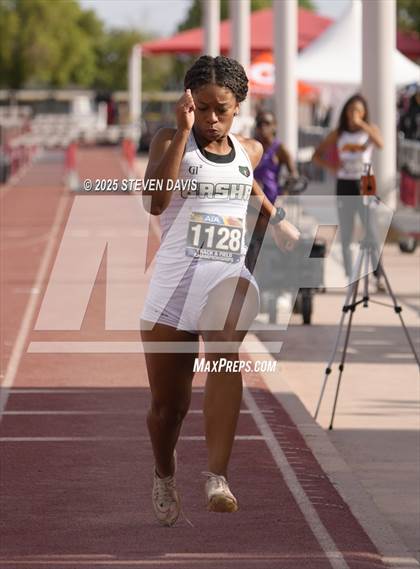 Thumbnail 2 in AIA Finals photogallery.