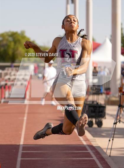 Thumbnail 3 in AIA Finals photogallery.