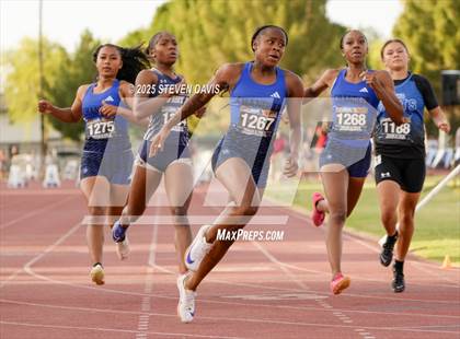 Thumbnail 2 in AIA Finals photogallery.