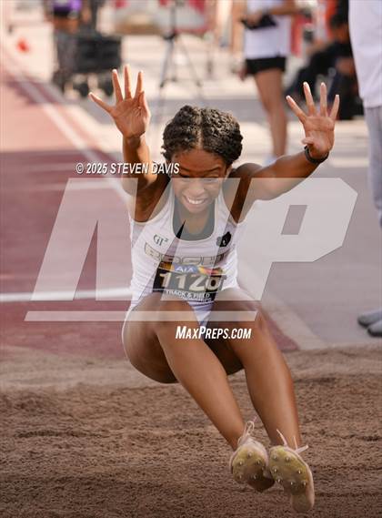 Thumbnail 3 in AIA Finals photogallery.
