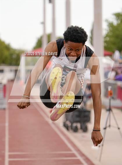Thumbnail 3 in AIA Finals photogallery.
