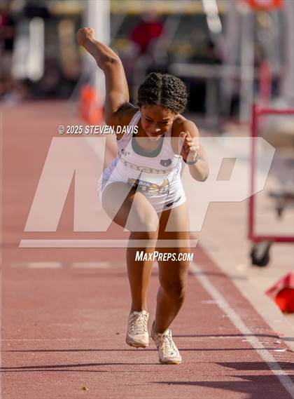 Thumbnail 3 in AIA Finals photogallery.