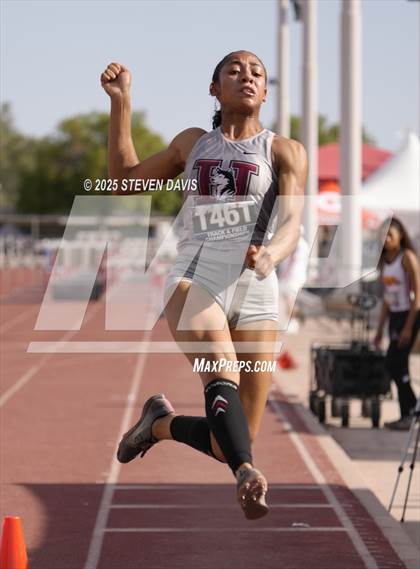 Thumbnail 2 in AIA Finals photogallery.