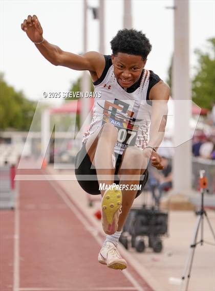 Thumbnail 2 in AIA Finals photogallery.
