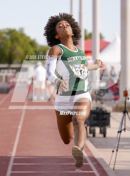 Thumbnail 3 in AIA Finals photogallery.