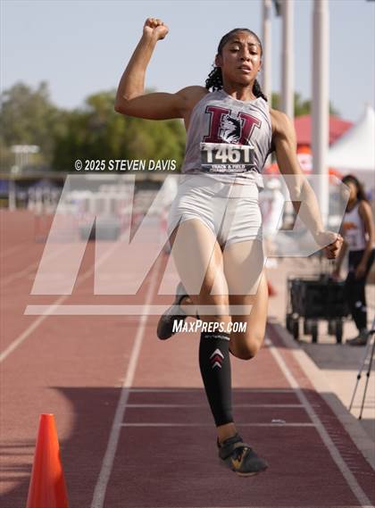Thumbnail 3 in AIA Finals photogallery.
