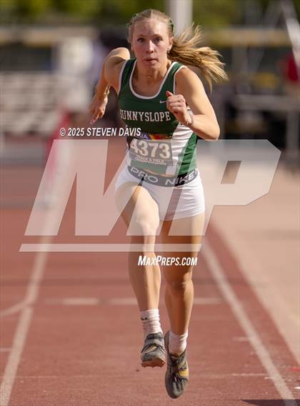 Thumbnail 3 in AIA Finals photogallery.