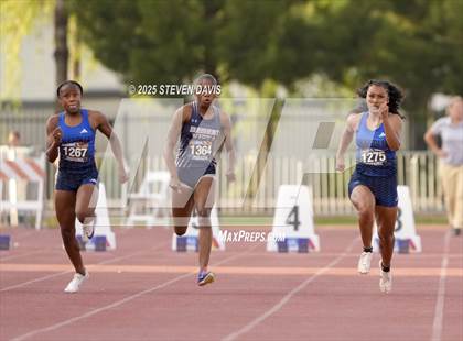 Thumbnail 2 in AIA Finals photogallery.