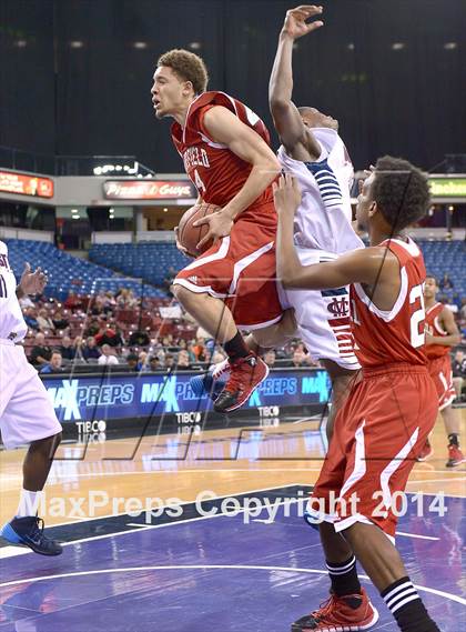 Thumbnail 1 in Fairfield vs. Modesto Christian (CIF SJS D3 Finals) photogallery.
