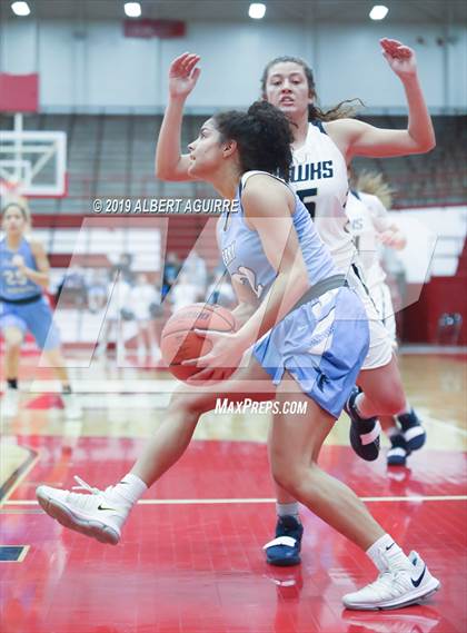 Thumbnail 3 in Perry Meridian vs. Decatur Central photogallery.