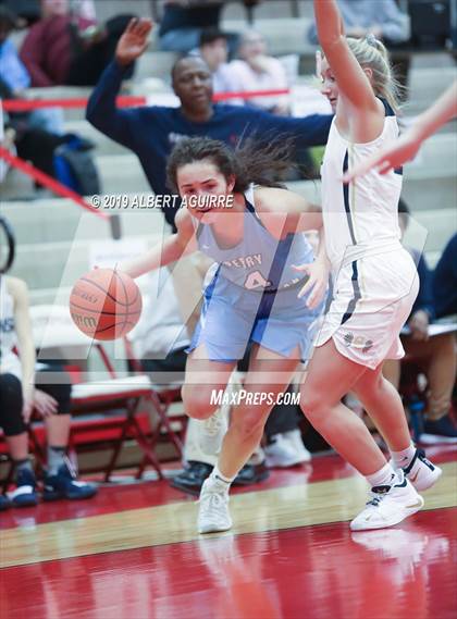 Thumbnail 2 in Perry Meridian vs. Decatur Central photogallery.