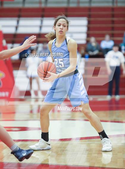 Thumbnail 2 in Perry Meridian vs. Decatur Central photogallery.