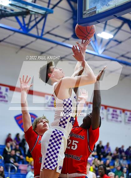 Thumbnail 2 in Veterans Memorial vs. Liberty Hill (UIL 5A Regional Quarterfinal) photogallery.