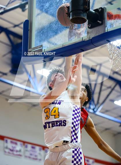 Thumbnail 1 in Veterans Memorial vs. Liberty Hill (UIL 5A Regional Quarterfinal) photogallery.