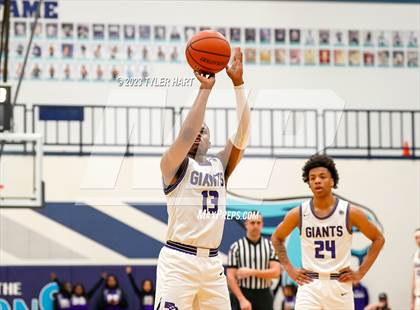 Thumbnail 2 in Pike vs. Ben Davis (IHSAA 4A Sectional 11 Final) photogallery.