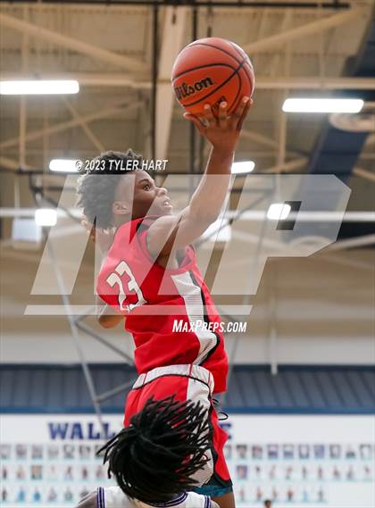 Thumbnail 2 in Pike vs. Ben Davis (IHSAA 4A Sectional 11 Final) photogallery.