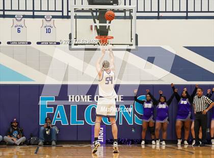 Thumbnail 2 in Pike vs. Ben Davis (IHSAA 4A Sectional 11 Final) photogallery.