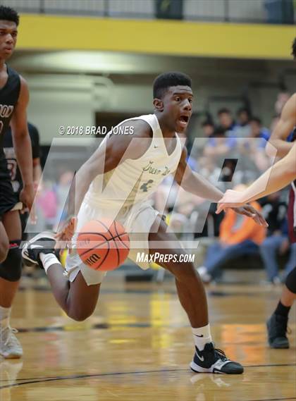 Thumbnail 1 in Gallatin vs Station Camp (TSSAA District 9-AAA Quarterfinal) photogallery.