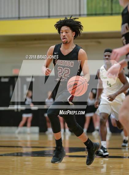 Thumbnail 2 in Gallatin vs Station Camp (TSSAA District 9-AAA Quarterfinal) photogallery.