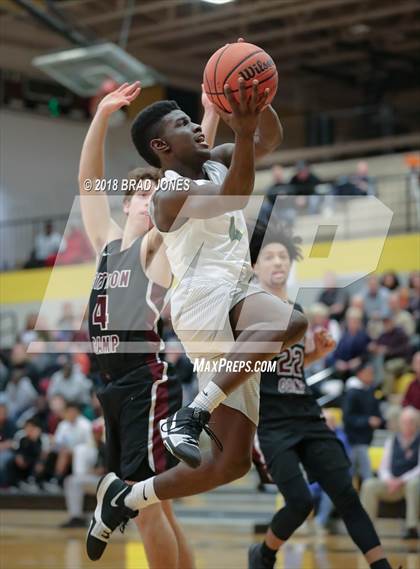 Thumbnail 1 in Gallatin vs Station Camp (TSSAA District 9-AAA Quarterfinal) photogallery.