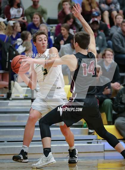 Thumbnail 1 in Gallatin vs Station Camp (TSSAA District 9-AAA Quarterfinal) photogallery.
