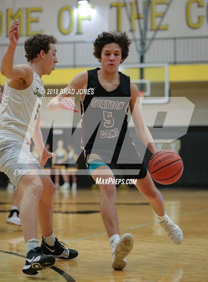 Thumbnail 3 in Gallatin vs Station Camp (TSSAA District 9-AAA Quarterfinal) photogallery.