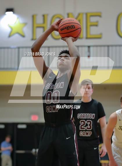 Thumbnail 3 in Gallatin vs Station Camp (TSSAA District 9-AAA Quarterfinal) photogallery.