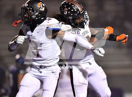 Thumbnail 3 in Central vs. Sierra Canyon (CIF State DIV 1AA Championship Final) photogallery.