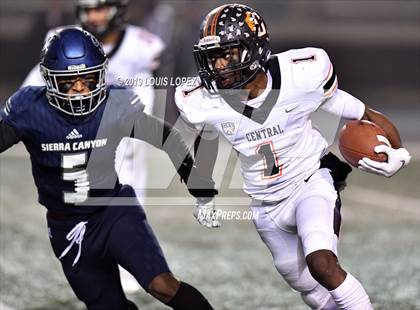 Thumbnail 3 in Central vs. Sierra Canyon (CIF State DIV 1AA Championship Final) photogallery.
