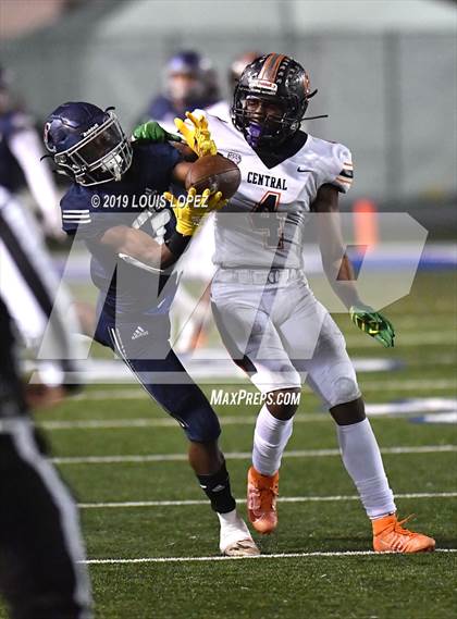 Thumbnail 1 in Central vs. Sierra Canyon (CIF State DIV 1AA Championship Final) photogallery.