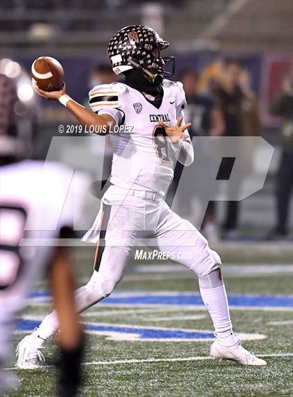 Thumbnail 2 in Central vs. Sierra Canyon (CIF State DIV 1AA Championship Final) photogallery.